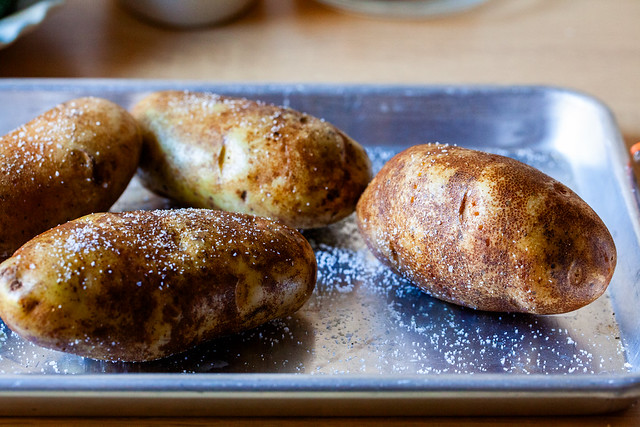 baked potatoes with crispy broccoli and bacon