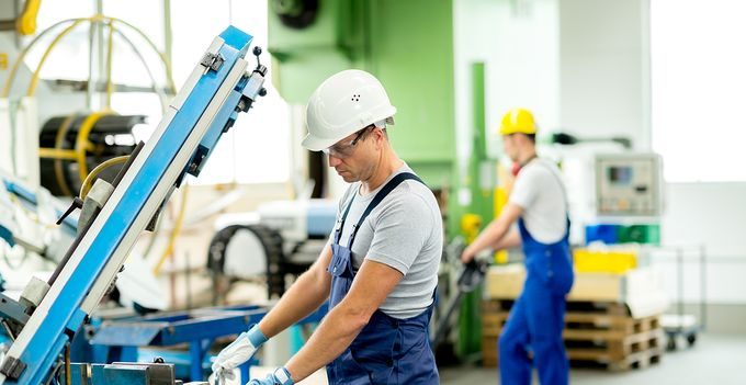 Government announces plans to cut electricity costs for over 7,000 businesses