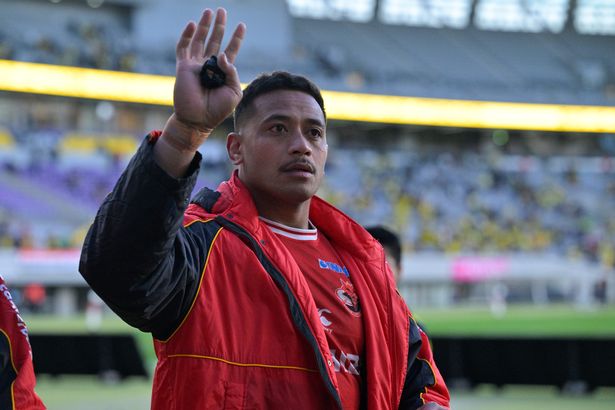 Shannon Frizell of Toshiba Brave Lupus Tokyo waves for fans during the NTT Japan Rugby League One match between Tokyo Suntory Sungoliath v Toshiba Brave Lupus Tokyo at Ajinomoto Stadium on December 17, 2023 in Chofu, Tokyo, Japan.