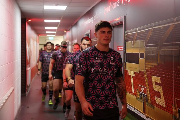 Booed Louis Rees-Zammit left shaking his head – winners and losers