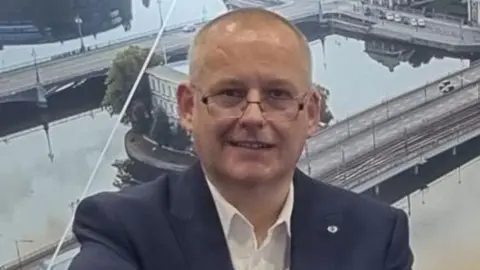 Buttons bought in £40 job lot sell for £61,000