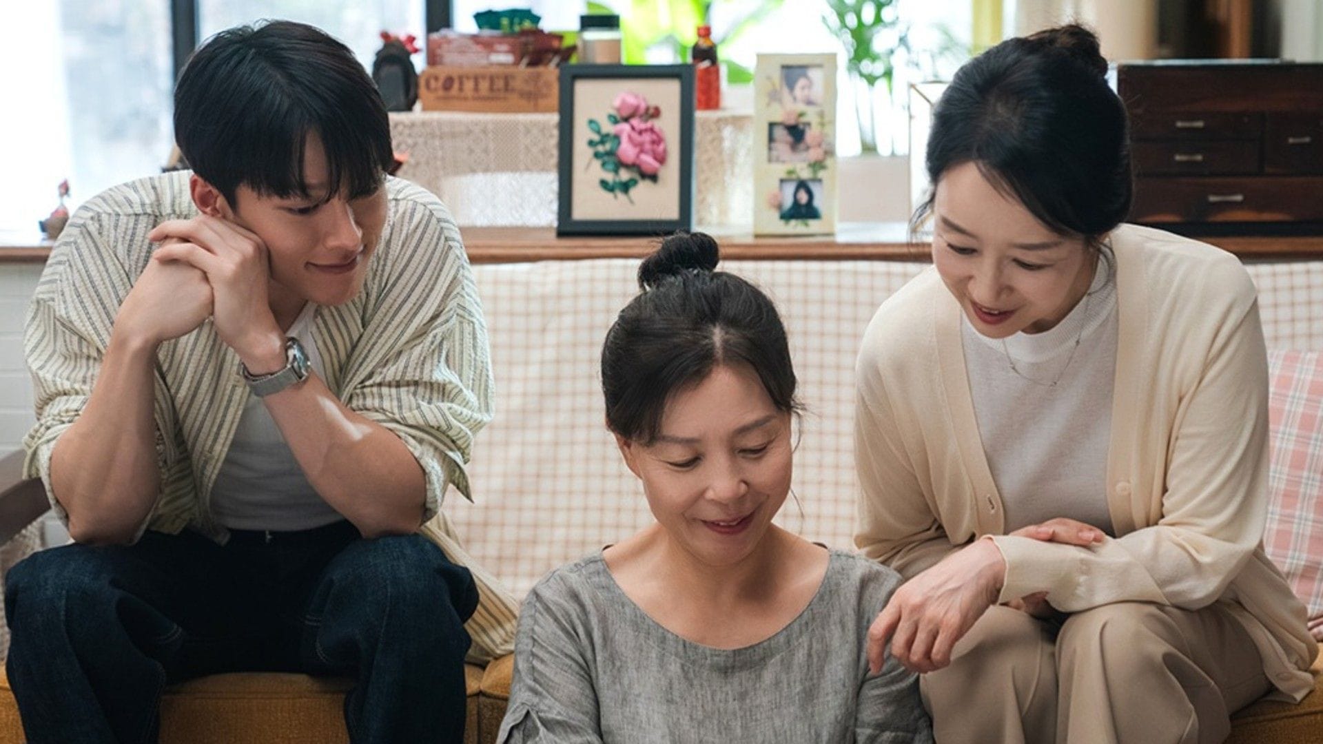 Still from Dynamite Kiss (Image via X/@SBSNOW)