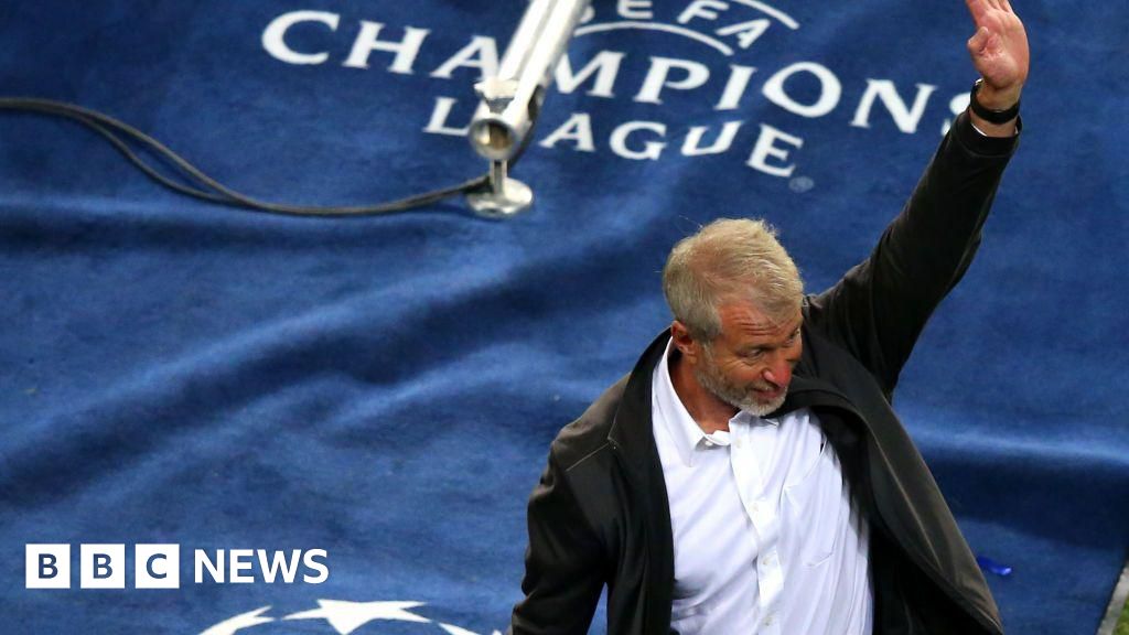 Abramovich must pay £2.5bn from Chelsea FC sale to Ukraine fund or face court, Starmer says