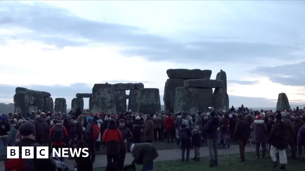 Watch: Timelapse shows winter solstice sunrise at Stonehenge