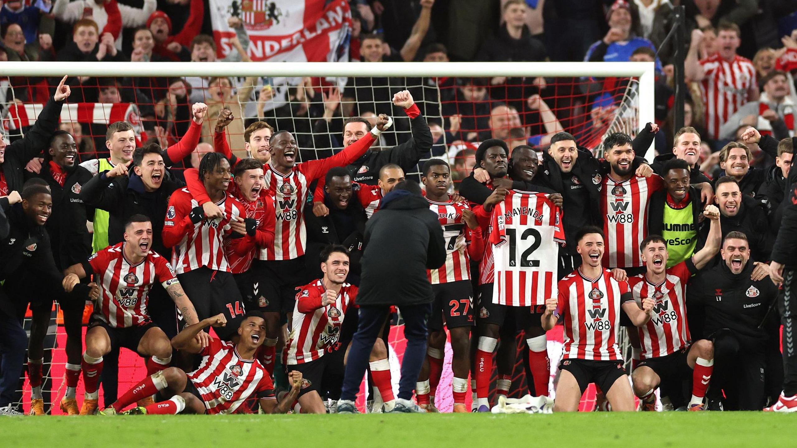 Sunderland players and coaching staff pose for a picture at the end of their win over Newcastle