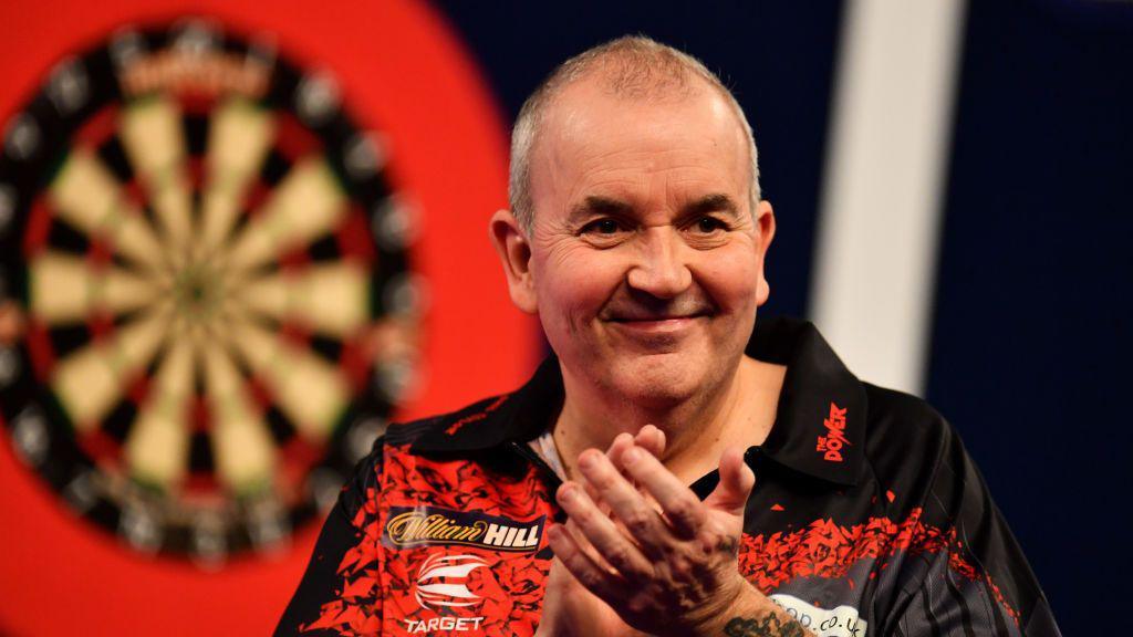 Phil Taylor clapping