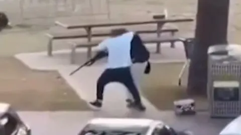 ‘Hero’ who wrestled gun from Bondi shooter named as Ahmed al Ahmed