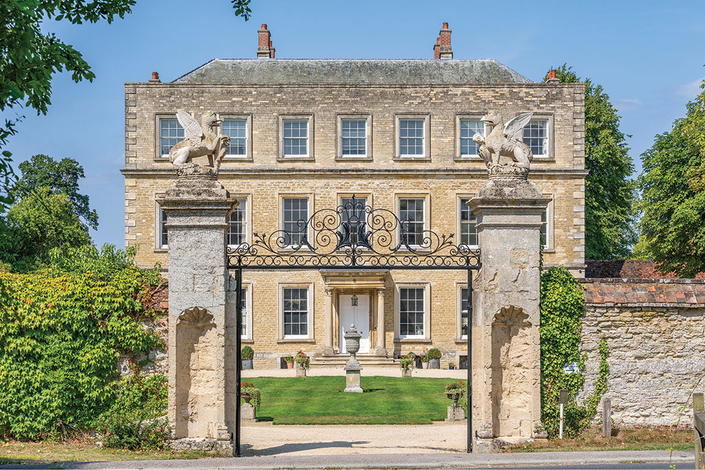 Houses for sale with beautiful fireplaces: Newington House, Newington, Wallingford, Oxfordshire.