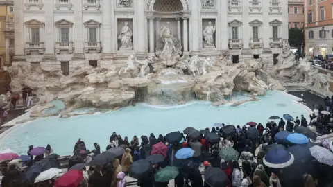 Tourists to face €2 fee to get near Rome’s Trevi Fountain