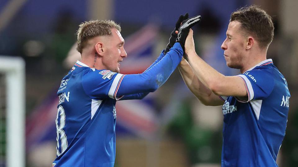 Linfield close gap as Reds and Ports also win