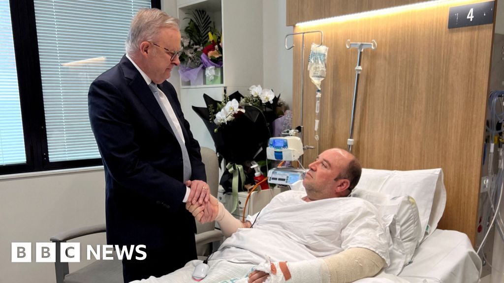 Australian PM praises ‘inspirational’ Bondi hero on hospital visit