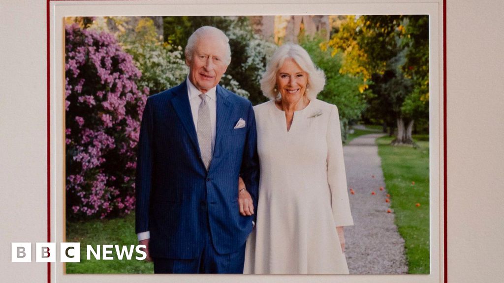 King and Queen reveal this year’s Christmas card