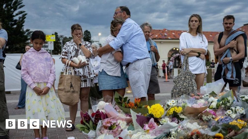 Minute’s silence held to remember Bondi Beach attack victims