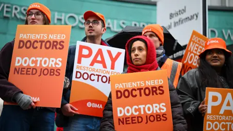 Starmer calls doctors’ strike ‘dangerous’ as five-day walkout begins in England