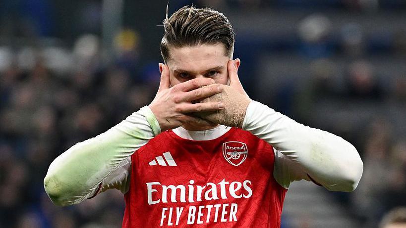 Viktor Gyokeres celebrates scoring for Arsenal against Everton in the Premier League