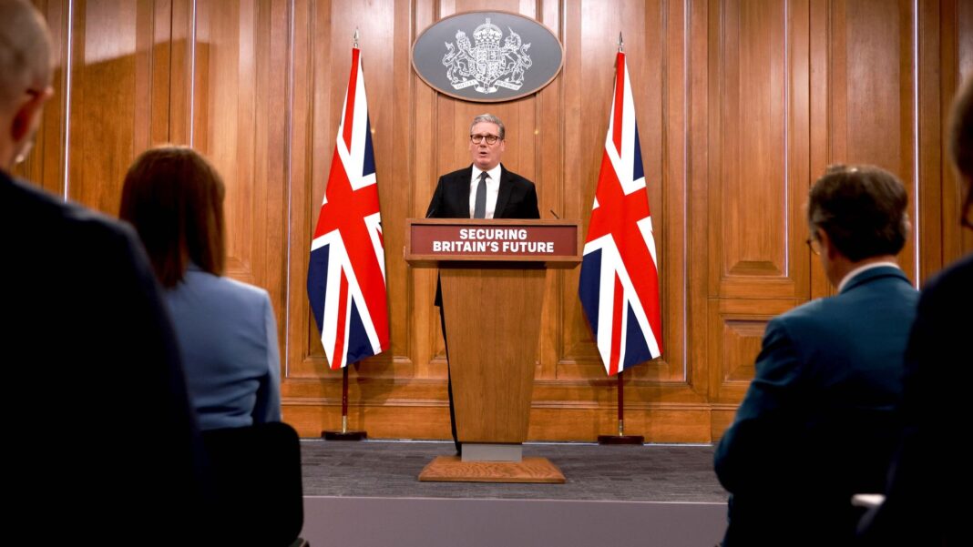 Starmer and ministers to hold regular news conferences in radical comms shakeup